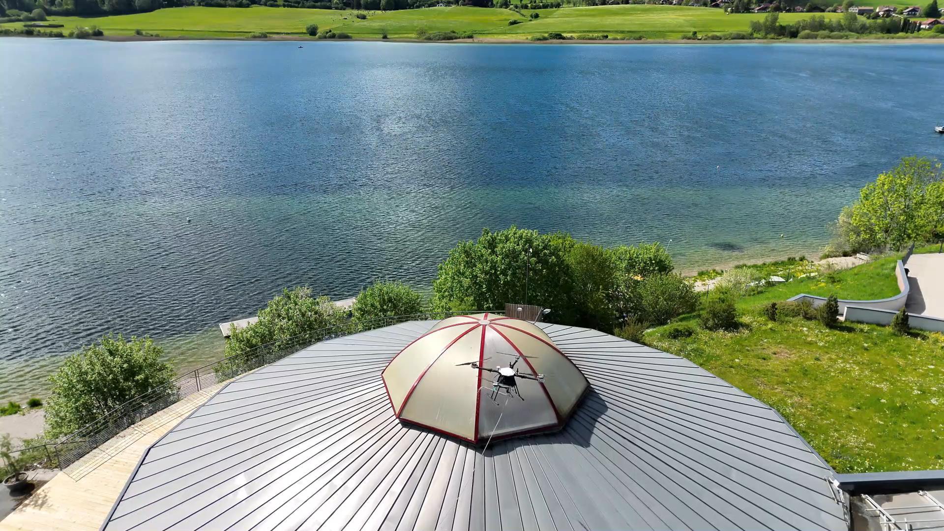 Intervention par drone sur le dôme de Malbuisson au bord du lac